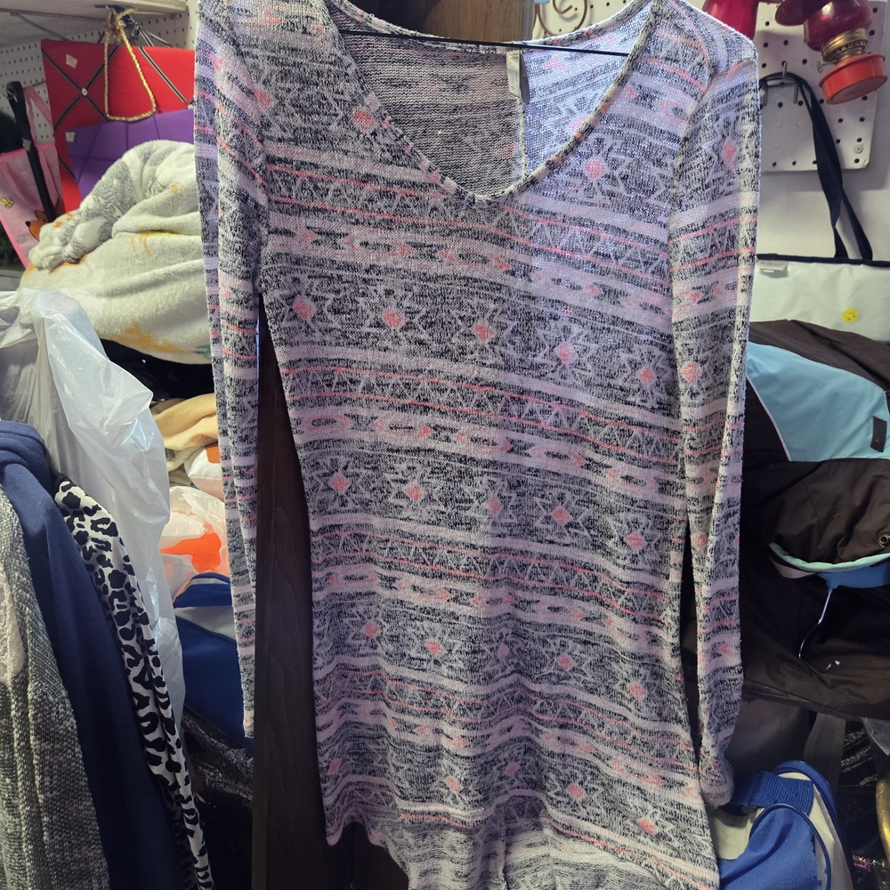 Vanity Gray and Pink Patterned Long Sleeve Top